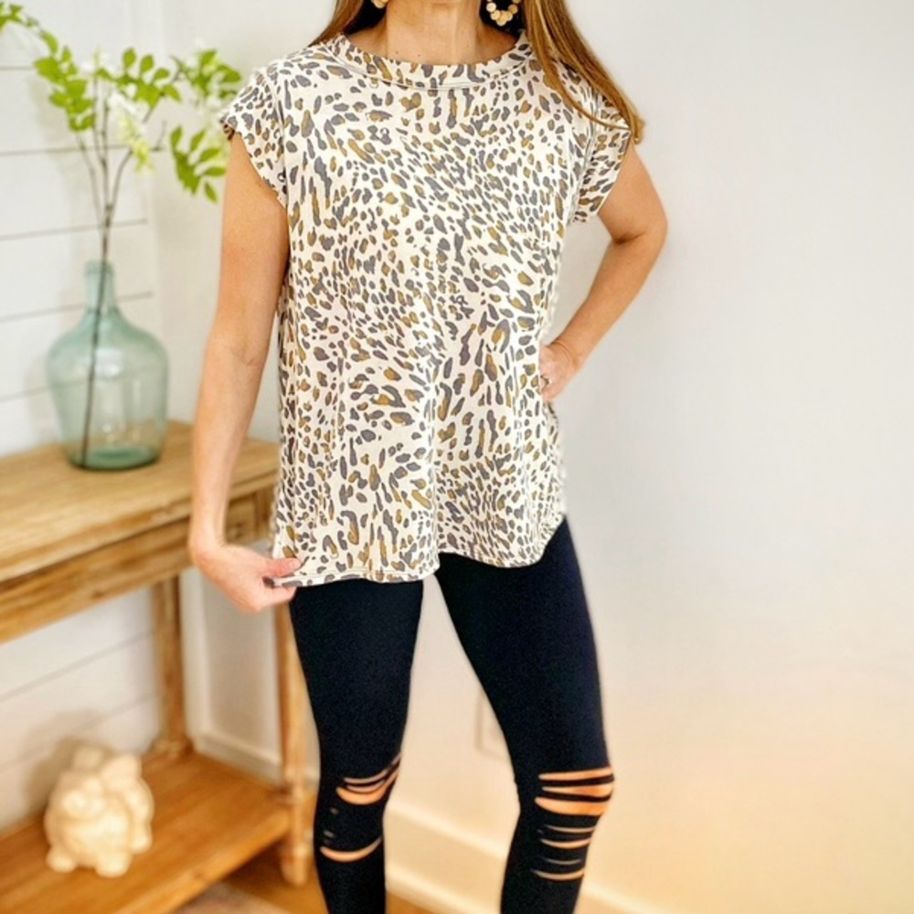 Adorable animal print short sleeve top